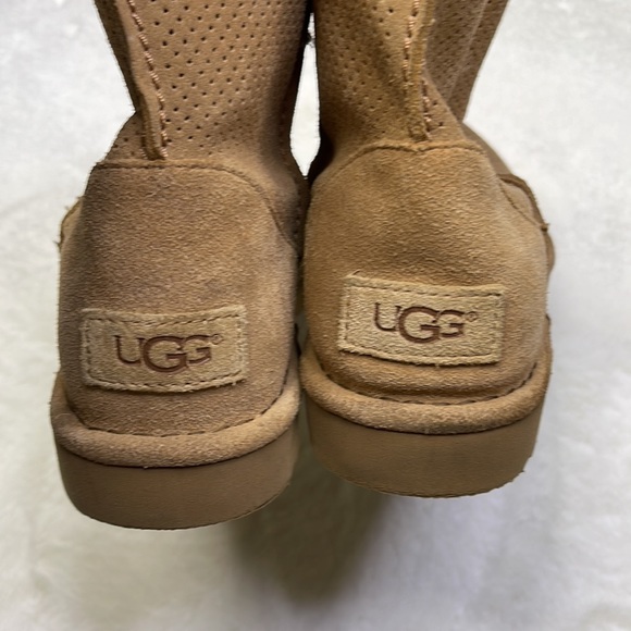 UGG Australia Woman’s US 9 Unlined Classic Mini Perf Suede Boots - Picture 4 of 11